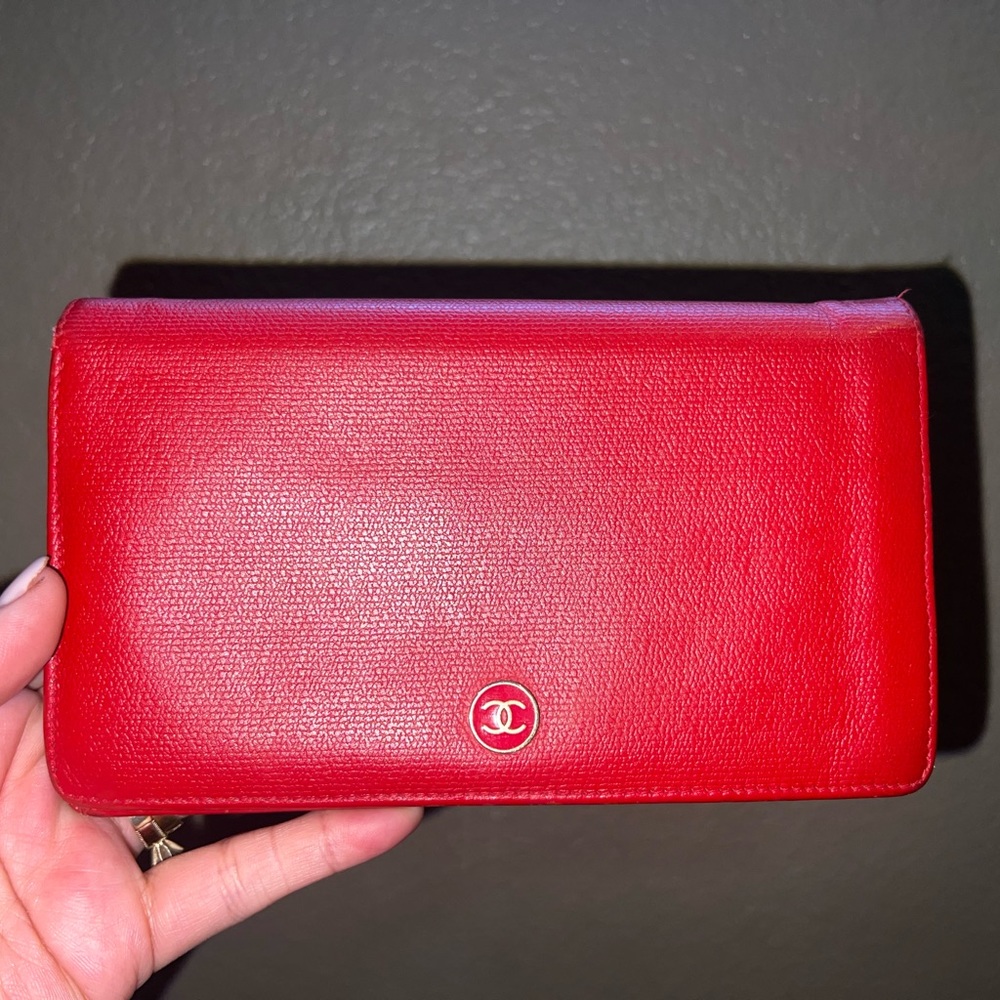 AUTH. VINTAGE CHANEL BIFOLD WALLET RED
